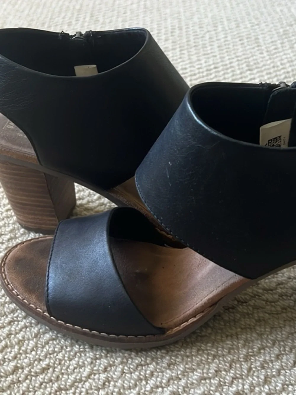 TOMS Women’s Wedge Sandals Brown Cork Wedge Black Straps Size 8